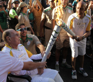 At Palácio da Cidade, plastic surgeon Ivo Pitanguy hands over the Olympic torch to Gyleno dos Santos, waiter at Mayor Eduardo Paes's Office / Photo Credit: Ricardo Cassiano